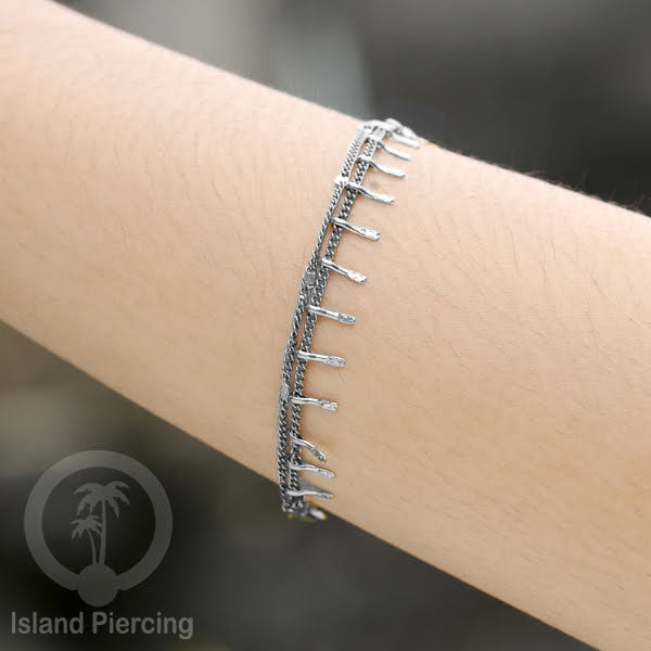 Gelang Tangan dari baja stainless warna silver. Model yang 2-3rantai yang istimewa.
