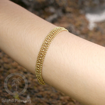 Gelang Tangan dari baja stainless warna emas. Model lebar 3-7 rantai.