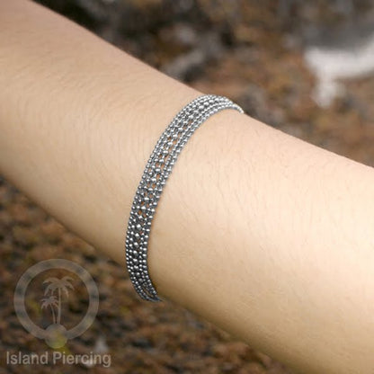 Gelang Tangan dari baja stainless warna silver. Model lebar 3-5 rantai.
