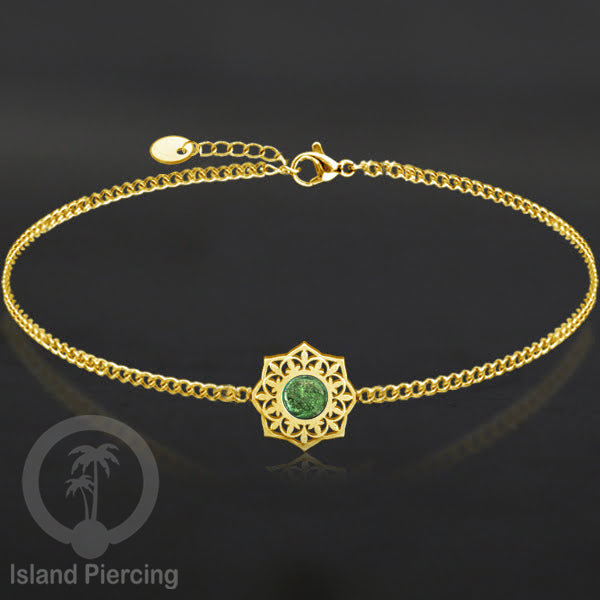 Gelang stainless steel berornamen dengan berbagai desain dan batu epoksi berwarna. Warna gold.