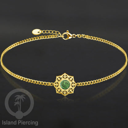 Gelang stainless steel berornamen dengan berbagai desain dan batu epoksi berwarna. Warna gold.