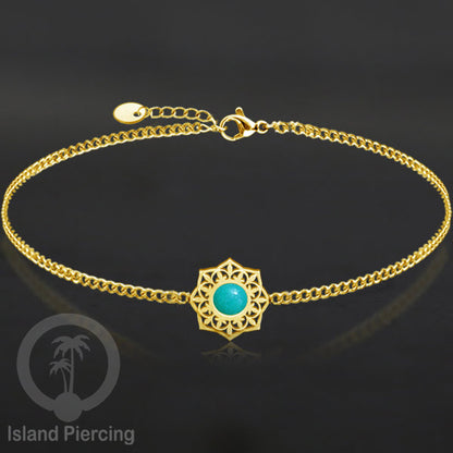 Gelang stainless steel berornamen dengan berbagai desain dan batu epoksi berwarna. Warna gold.