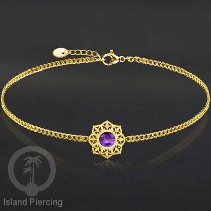 Gelang stainless steel berornamen dengan berbagai desain dan batu epoksi berwarna. Warna gold.