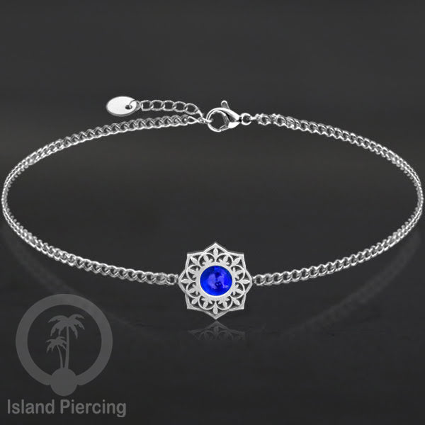 Gelang stainless steel, berornamen dengan berbagai desain dan batu epoksi berwarna. Warna silver.