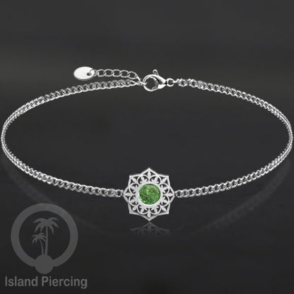 Gelang stainless steel, berornamen dengan berbagai desain dan batu epoksi berwarna. Warna silver.
