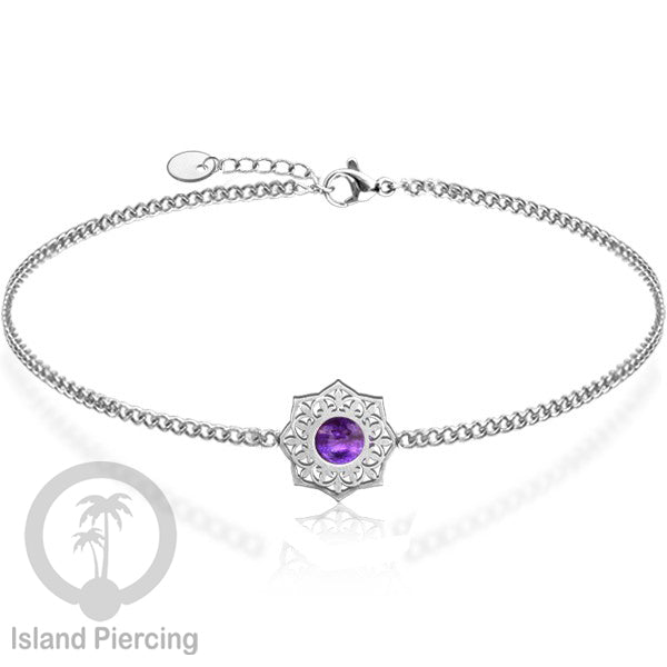 Gelang stainless steel, berornamen dengan berbagai desain dan batu epoksi berwarna. Warna silver.