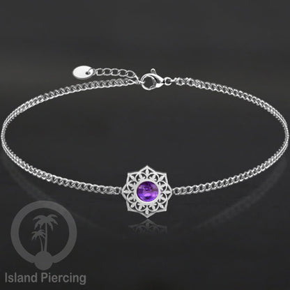Gelang stainless steel, berornamen dengan berbagai desain dan batu epoksi berwarna. Warna silver.
