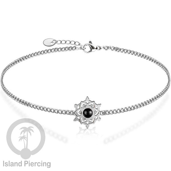 Gelang mandala dari stainless steel dengan berbagai desain dan batu epoksi berwarna. Warna silver.