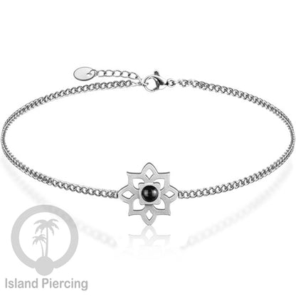 Gelang tribal lotus dari stainless steel dengan berbagai desain dan batu epoksi berwarna. Warna silver.