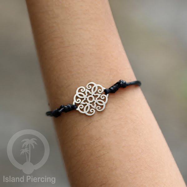 Gelang Tangan buatan baja Stainless Steel warna silver banyak pilihan motif. Cocok untuk Anak dan Dewasa