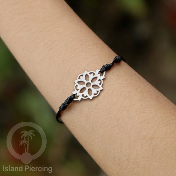 Gelang Tangan buatan baja Stainless Steel warna silver banyak pilihan motif. Cocok untuk Anak dan Dewasa