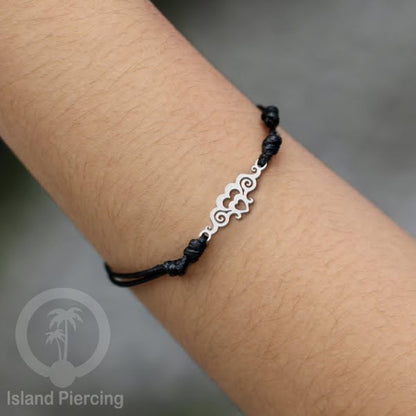 Gelang Tangan dari baja Stainless warna silver dengan pilihan desain yang cocok untuk semua umur