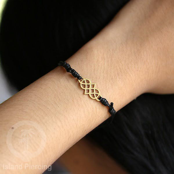 Gelang Tangan dari baja Stainless warna gold dengan pilihan desain yang cocok untuk semua umur