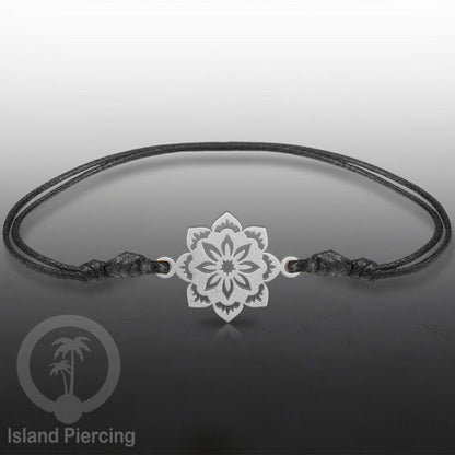 Gelang Tangan dari baja Stainless warna silver dengan pilihan desain yang cocok untuk semua umur
