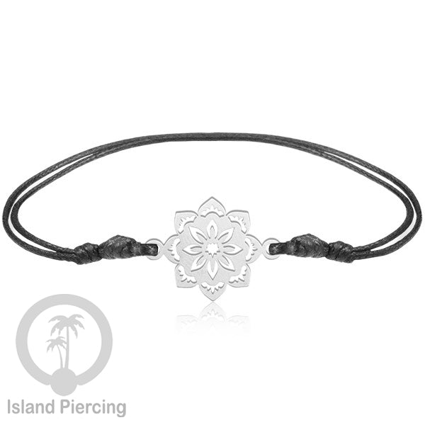 Gelang Tangan dari baja Stainless warna silver dengan pilihan desain yang cocok untuk semua umur