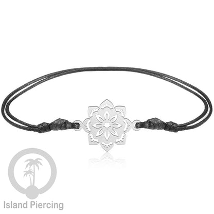 Gelang Tangan dari baja Stainless warna silver dengan pilihan desain yang cocok untuk semua umur