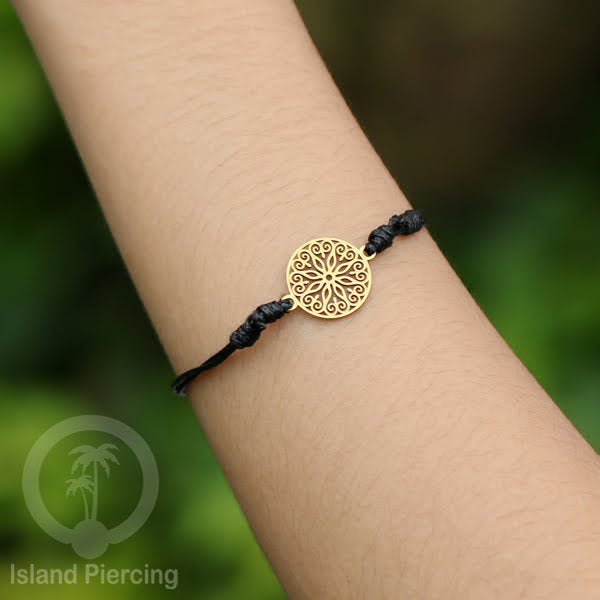 Gelang Tangan dari baja Stainless warna gold dengan pilihan desain yang cocok untuk semua umur