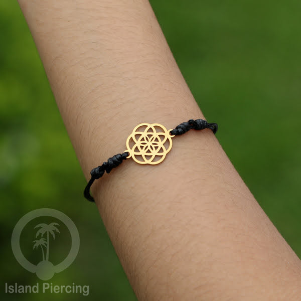 Gelang Tangan dari baja Stainless warna gold dengan pilihan desain yang cocok untuk semua umur
