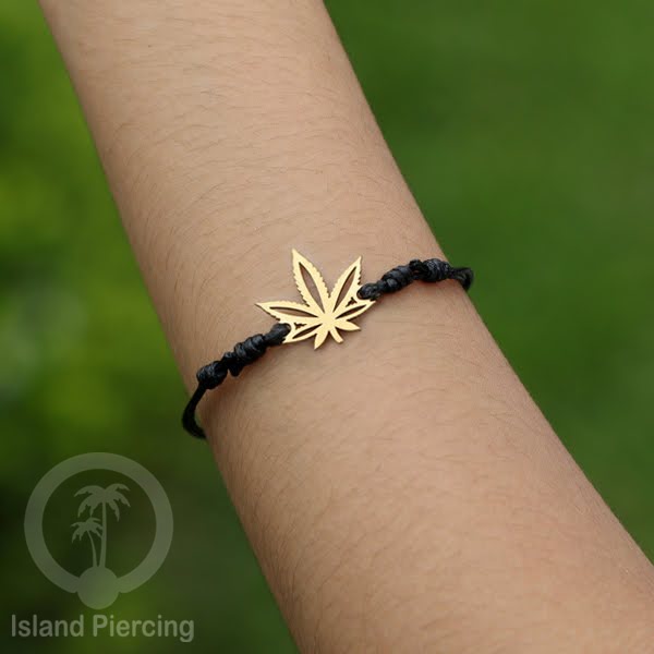 Gelang Tangan unik dari Stainless Steel warna gold tersedia pilihan desain yang istemewa