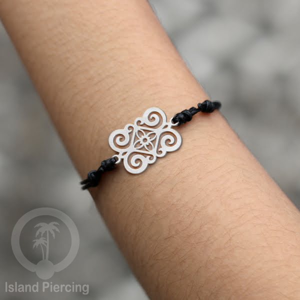 Gelang Tangan unik dari Stainless Steel warna silver tersedia pilihan desain yang istemewa