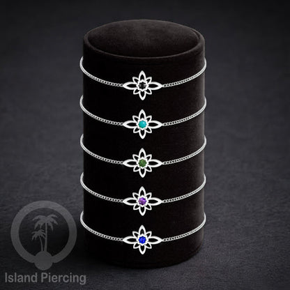 Gelang stainless steel dengan berbagai desain dan hiasan epoksi. Warna silver.