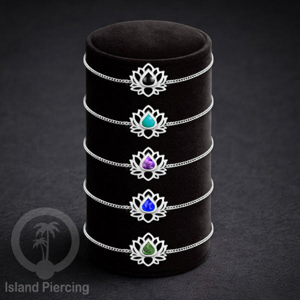 Gelang lotus dari stainless steel dengan berbagai desain dan epoksi berwarna batu. Warna silver.