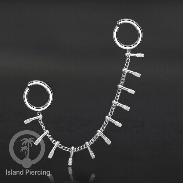 Piercing Set warna silver dengan dua Hinged Segment Ring sambung dengan Rantai.