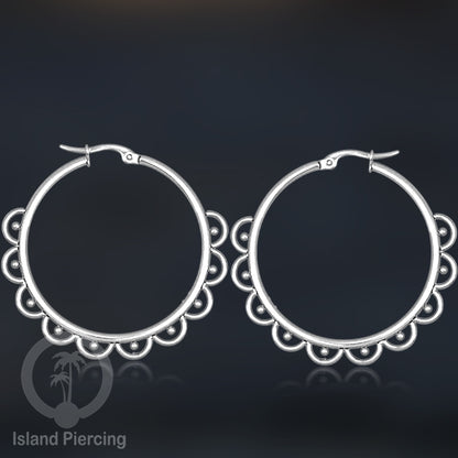 Anting Hoop stainless steel warna silver ukuran 40mm di dekorasi bola baja kecil