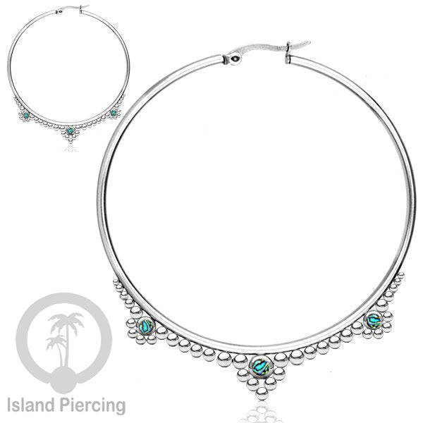 Anting hoop stainless steel 60mm yang dihiasi dengan bola-bola baja kecil dan batu asli.