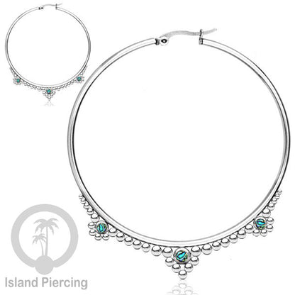 Anting hoop stainless steel 60mm yang dihiasi dengan bola-bola baja kecil dan batu asli.