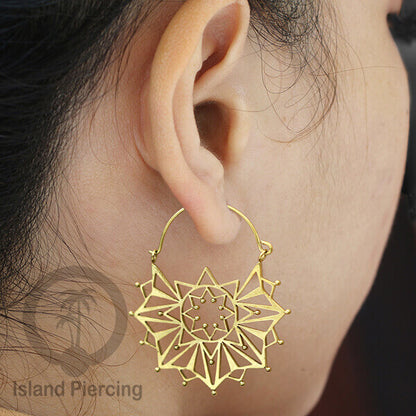 Anting stainless steel warna gold motif yang istemewa