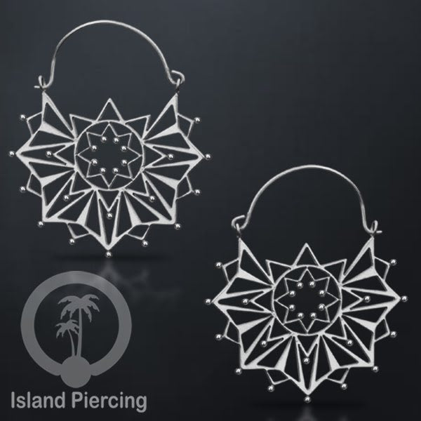 Anting stainless baja bedah warna silver motif yang istimewa
