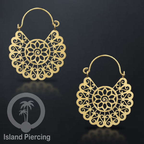 Anting stainless steel warna gold motif yang istemewa