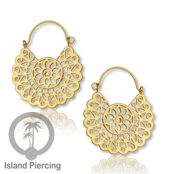 Anting stainless steel warna gold motif yang istemewa