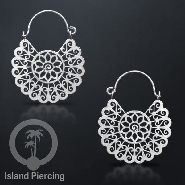 Anting stainless baja bedah warna silver motif yang istimewa