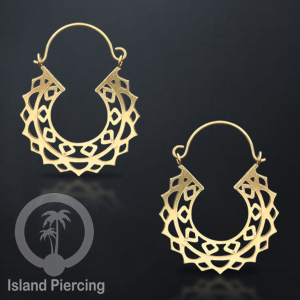 Anting stainless steel warna gold motif yang sangat unik