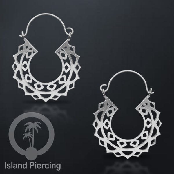 Anting stainless steel warna silver motif yang sangat unik