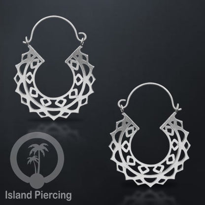 Anting stainless steel warna silver motif yang sangat unik