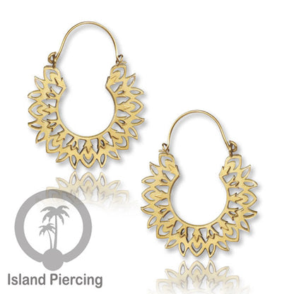 Anting stainless steel warna gold motif yang sangat unik