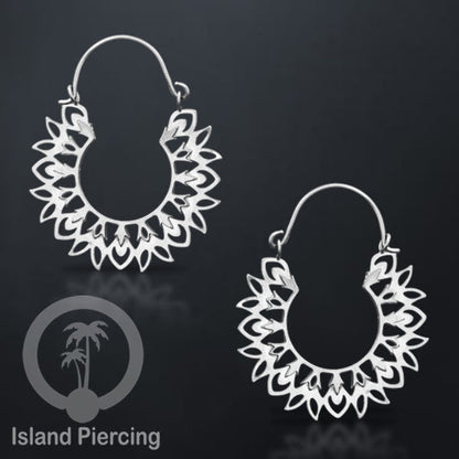 Anting stainless steel warna silver motif yang sangat unik