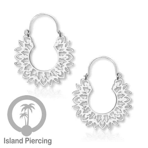 Anting stainless steel warna silver motif yang sangat unik