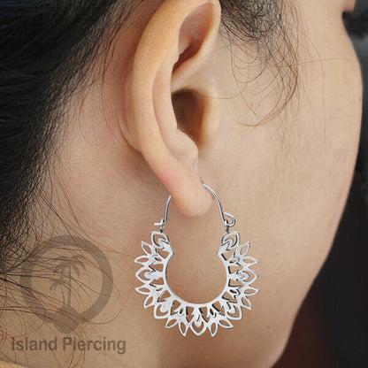Anting stainless steel warna silver motif yang sangat unik