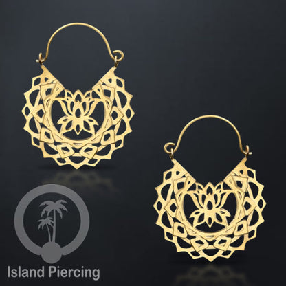 Anting stainless steel warna gold motif yang sangat unik