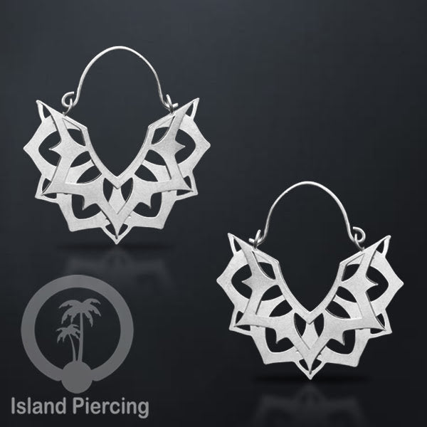 Anting stainless baja bedah warna silver motif yang istimewa