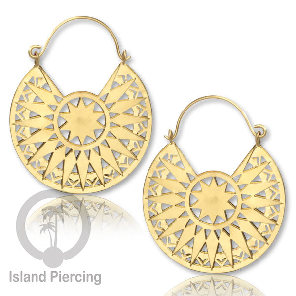 Anting stainless 3 lapis warna gold motif unik, hanya ada di Island Piercing