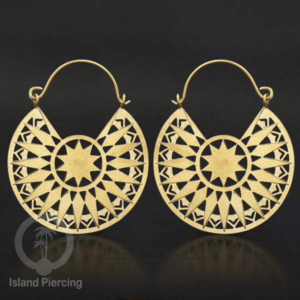 Anting stainless 3 lapis warna gold motif unik, hanya ada di Island Piercing