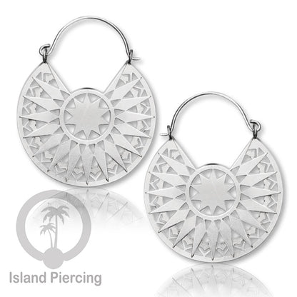 Anting stainless 3 lapis warna silver motif unik, hanya ada di Island Piercing