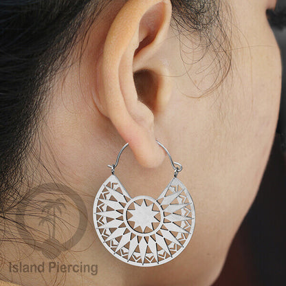 Anting stainless 3 lapis warna silver motif unik, hanya ada di Island Piercing