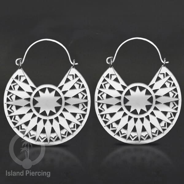 Anting stainless 3 lapis warna silver motif unik, hanya ada di Island Piercing