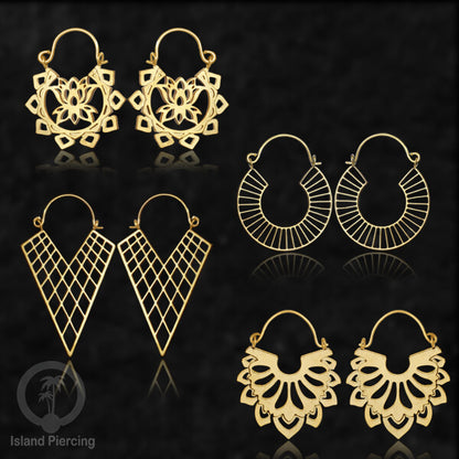 Anting stainless steel warna gold motif yang popular